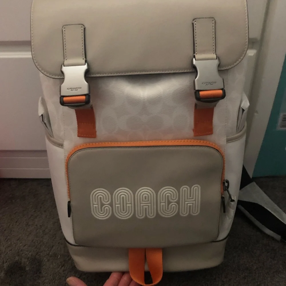 NEW COACH Signature Backpack - Picture 4 of 4